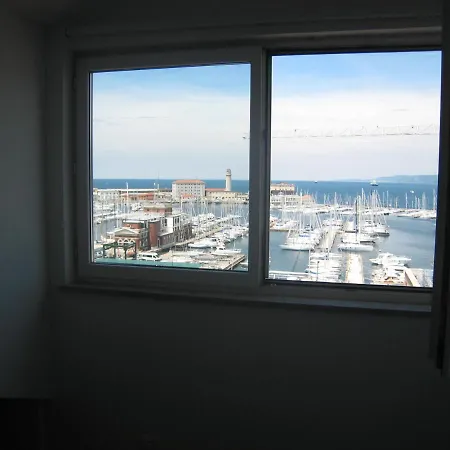 Mansarda Centrale Vista Mare Apartament Triest