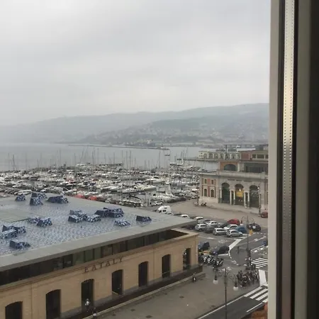 Mansarda Centrale Vista Mare Apartament Triest